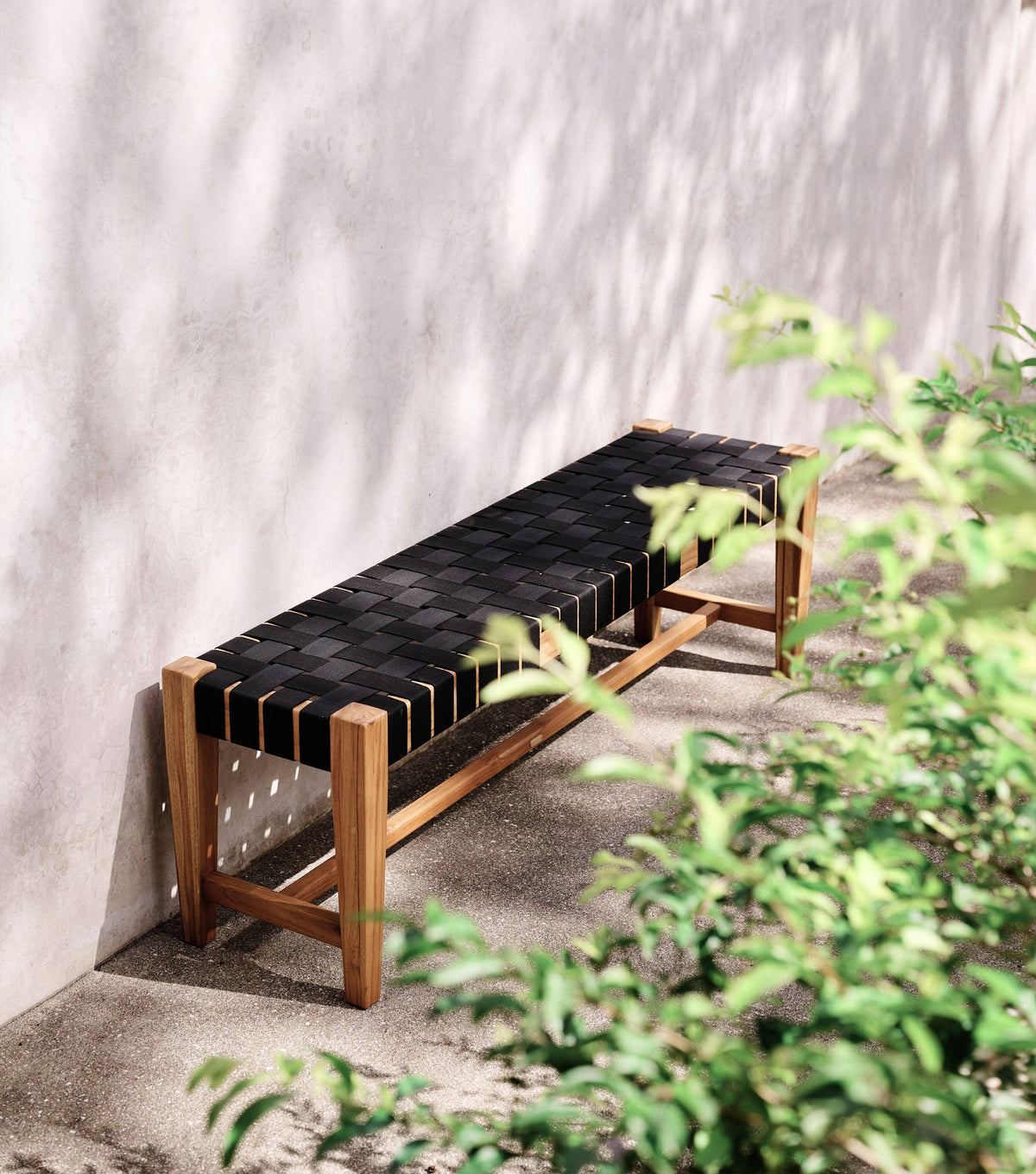 Sealed / Black Outdoor Straps / 59" | Seats 3