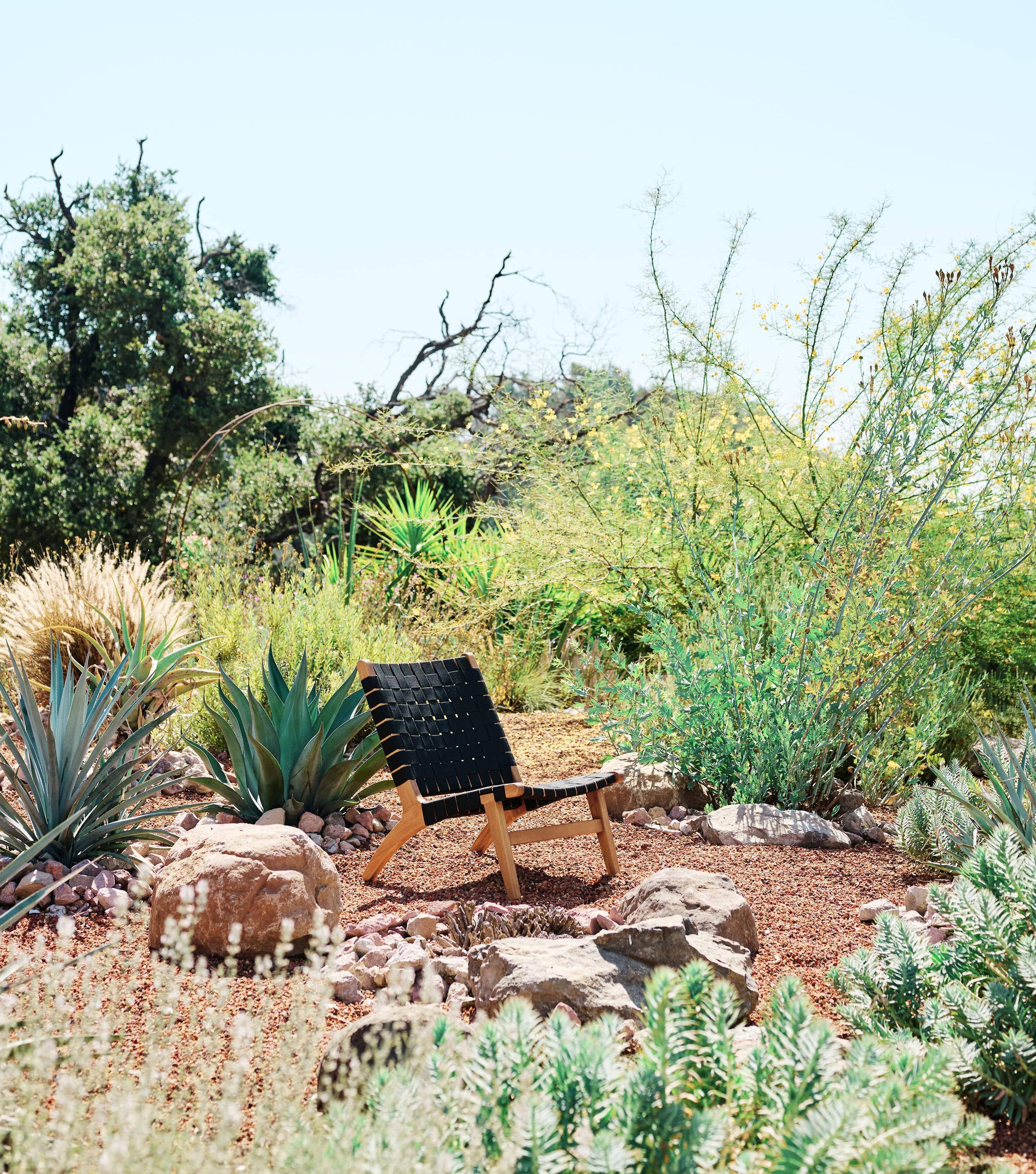 Sealed / Black Outdoor Straps