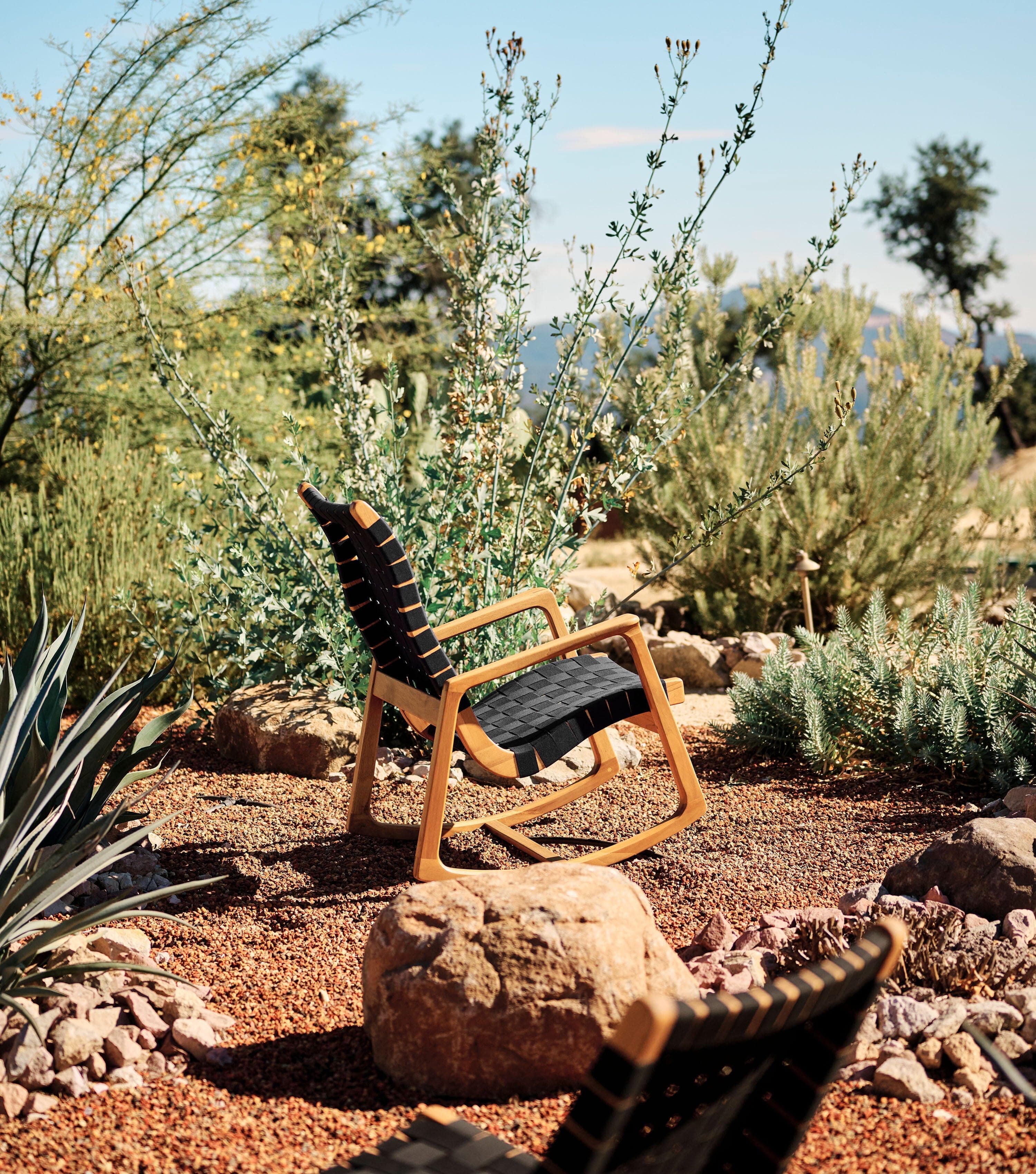 Sealed / Black Outdoor Straps