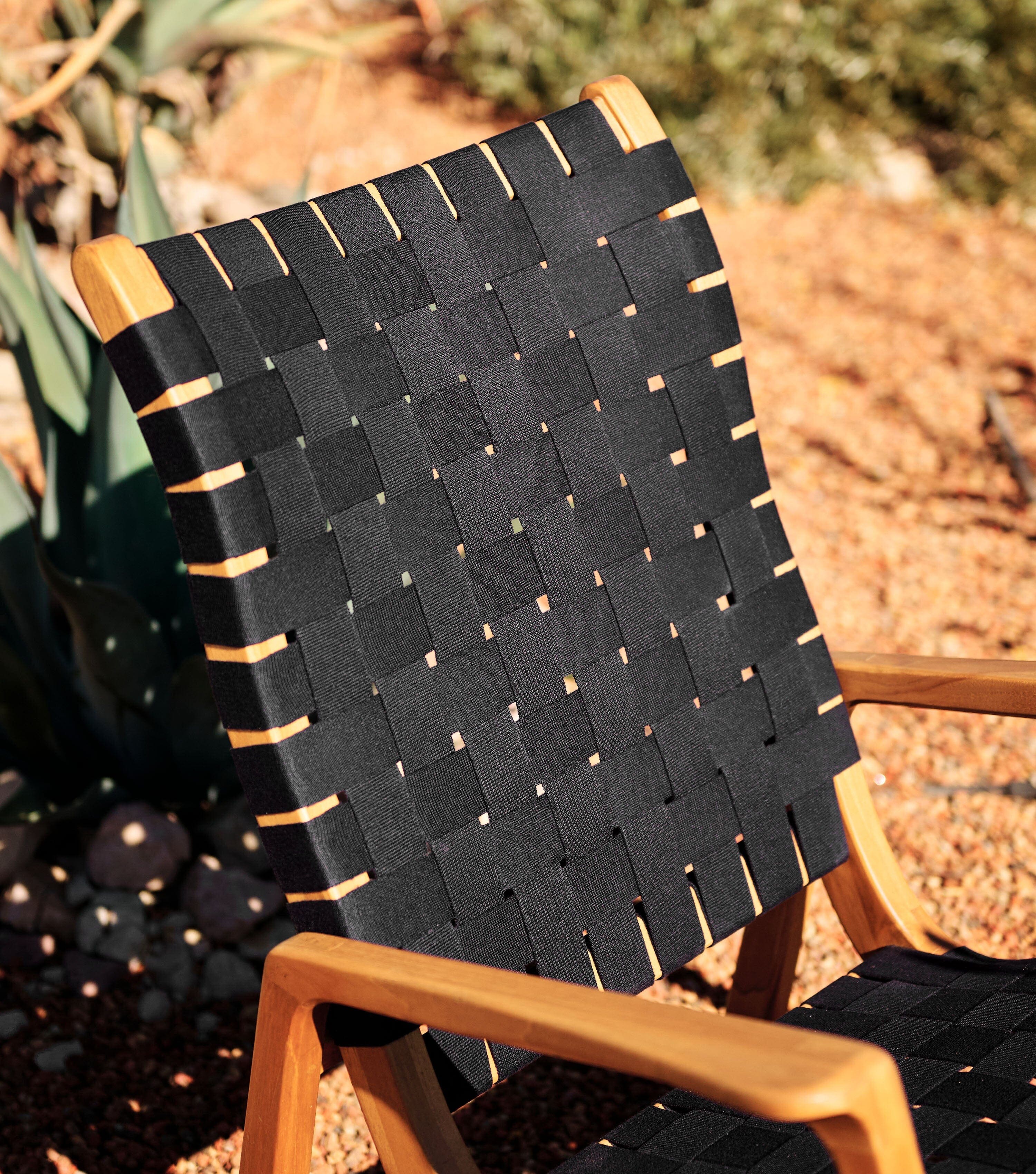 Sealed / Black Outdoor Straps